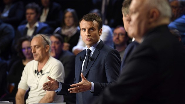 Kandidt na prezidenta Emmanuel Macron bhem prezidentsk debaty (4. dubna 2017)