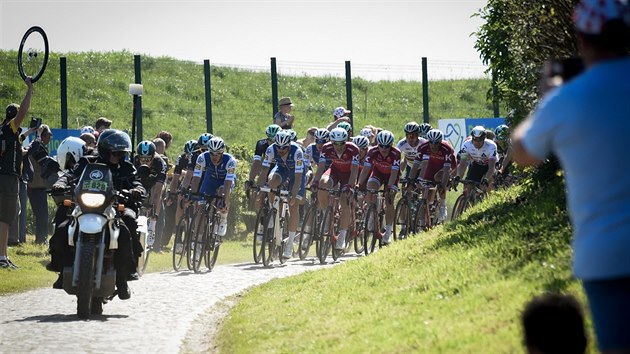 Momentka ze 115. ronku tradinho cyklistickho zvodu Pa-Roubaix.