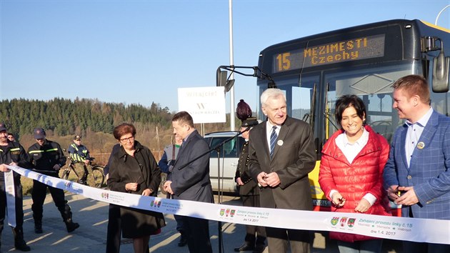 Autobusov linka z Walbrzychu poprv zamila a do Mezimst (1.4.2017).