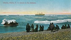 Obyvatelé sibiřského města Uelen hledí přes Beringův průliv směrem k Aljašce.... Obyvatelé sibiřského města Uelen hledí přes Beringův průliv směrem k Aljašce....