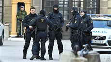 védská policie steí centrum Stockholmu (7. duben 2017).
