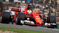 Sebastian Vettel v kvalifikaci na Velkou cenu íny.