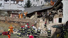 V městečku Świebodzice na jihozápadě Polska se zřítil obytný dům. V jeho... V městečku Świebodzice na jihozápadě Polska se zřítil obytný dům. V jeho...