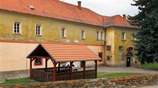 Budova Domova mládeže Integrované střední školy Cheb patřila dříve řádu... Budova Domova mládeže Integrované střední školy Cheb patřila dříve řádu...