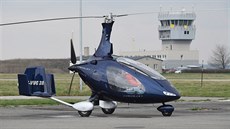 Prototyp létajícího vozidla, které se ve vzduchu vznáší jako vírník a po... Prototyp létajícího vozidla, které se ve vzduchu vznáší jako vírník a po...