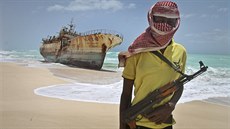 Indické a ínské síly osvobodily lo unesenou somálskými piráty.