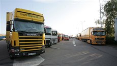 Na plánovaném odstavném parkovišti pro budoucí dálnici D35 by měla vzniknout... Na plánovaném odstavném parkovišti pro budoucí dálnici D35 by měla vzniknout...