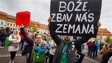 Prezident Milo Zeman debatoval se svými píznivci na námstí ve Slaném....