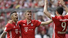 NEZASTAVITELNÍ. Fotbalisté Bayernu Mnichov se radují z dalšího gólu, který... NEZASTAVITELNÍ. Fotbalisté Bayernu Mnichov se radují z dalšího gólu, který...