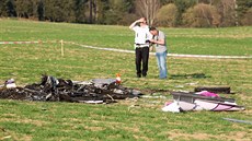 Na Prachaticku se v sobotu zřítil ultralight. Po dopadu začal hořet, pilot... Na Prachaticku se v sobotu zřítil ultralight. Po dopadu začal hořet, pilot...
