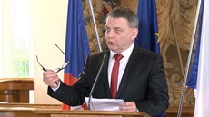Bylo všechno řádně posouzeno? Zaorálek mluvil o zabití Čecha v Anglii Bylo všechno řádně posouzeno? Zaorálek mluvil o zabití Čecha v Anglii