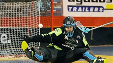 Zákrok střešovického brankáře Michala Rebra při trestném střílení. Zákrok střešovického brankáře Michala Rebra při trestném střílení.