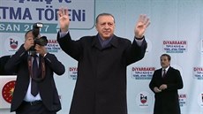 Turecký prezident Erdogan hledá podporu u Kurd