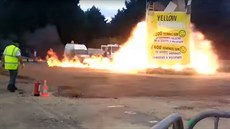 Nejméně 18 lidí se zranilo při výbuchu dřevěné vatry na karnevalu ve městě... Nejméně 18 lidí se zranilo při výbuchu dřevěné vatry na karnevalu ve městě...
