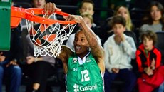 Will Clyburn z Darüssafaky Istanbul při smeči Will Clyburn z Darüssafaky Istanbul při smeči