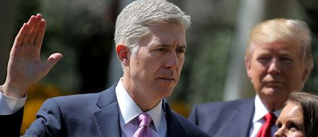 Neil Gorsuch sloil stavn psahu a stal se platnm lenem americkho...