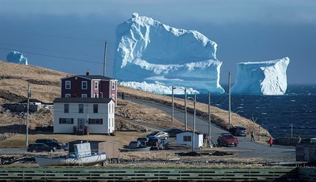 Pohled na ledovec u kanadského msteka Ferryland (16. dubna 2017)