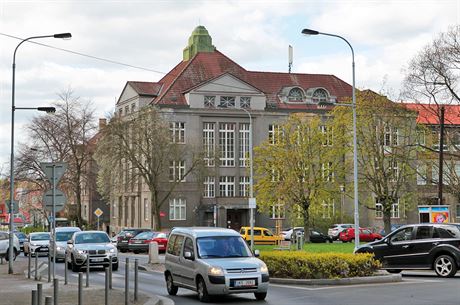 Budova Stední umleckoprmyslové koly Karlovy Vary je v havarijním stavu.