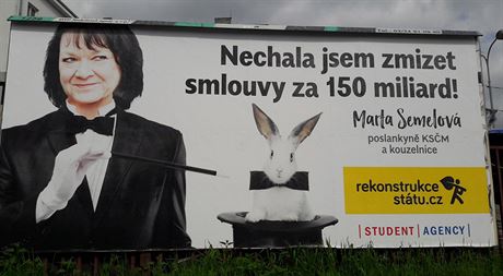 Jeden z billboard nevládní organizace Rekonstrukce státu, na nich upozoruje...