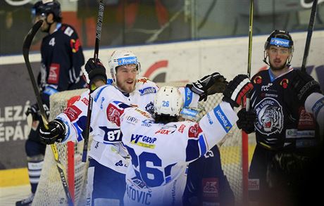 Marcel Hak a Martin Zaovi z Komety slav gl proti Liberci.