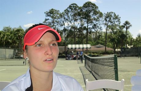 Markta Vondrouov v resortu Saddlebrook na Florid ped semifinle Fed Cupu...