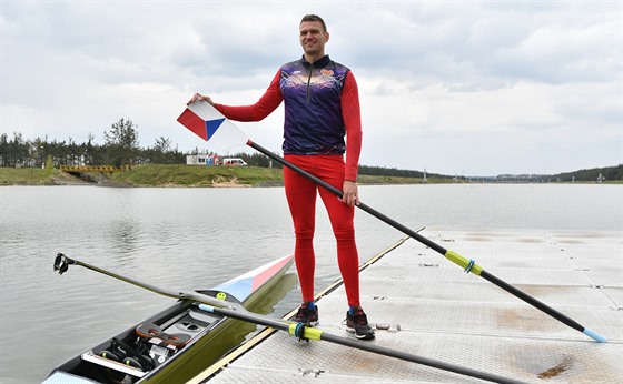 Ondej Synek v Raicích s novou lodí.