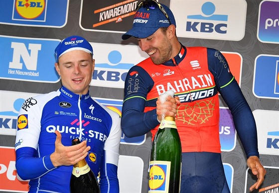 Petr Vako (vlevo) z týmu Quick-Step Floors a Sonny Colbrelli z Bahrain-Merida...