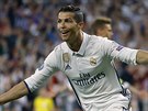 HATTRICK. Cristiano Ronaldo se raduje z tetí branky v odvetném zápase...