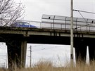 Most pes eleznici v brnnské Evropské ulici, kudy vede silnice k letiti v...