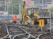 Bourání severního železničního mostu na hlavním nádraží v Plzni. (18. dubna... Bourání severního železničního mostu na hlavním nádraží v Plzni. (18. dubna...