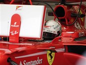 Sebastian Vettel bhem trninku na Velkou cenu Bahrajnu