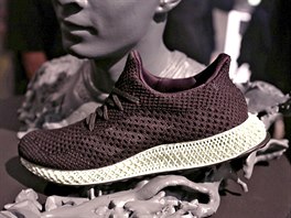 Výrobce sportovního vybavení Adidas pedvedl v New Yorku model Futurecraft,...
