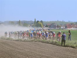 Momentka ze zvodu Pa-Roubaix.