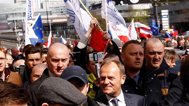 Pedseda Evropsk rady Donald Tusk pijel do Varavy svdit v kauze Smolensk (19. dubna 2017)