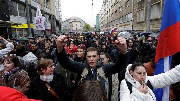 Nkolik tisc lid se v ter v Bratislav zapojilo do pochodu a shromdn proti korupci (18.4.2017).