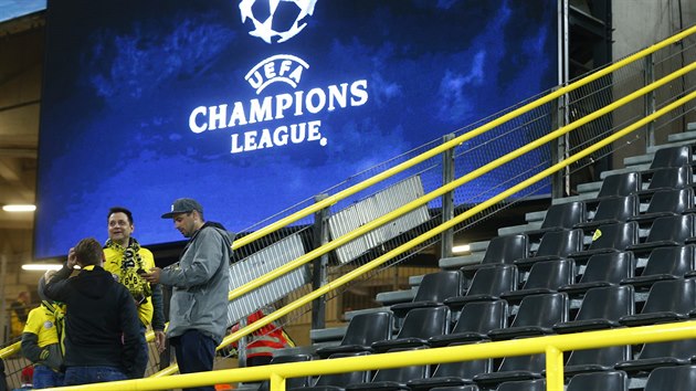 Pohled na przdn stadion Signal Iduna Park po zruen zpasu (11. dubna 2017).