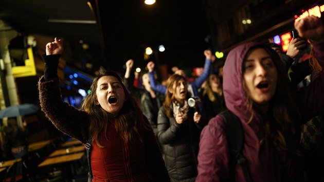 Turci v Istanbulu protestovali proti vsledku referenda (17. duben 2017).