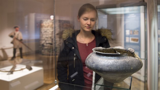 Vstava pedstavuje vsledky archeologickch przkum v mstech nkdejch chrudimskch hradeb.