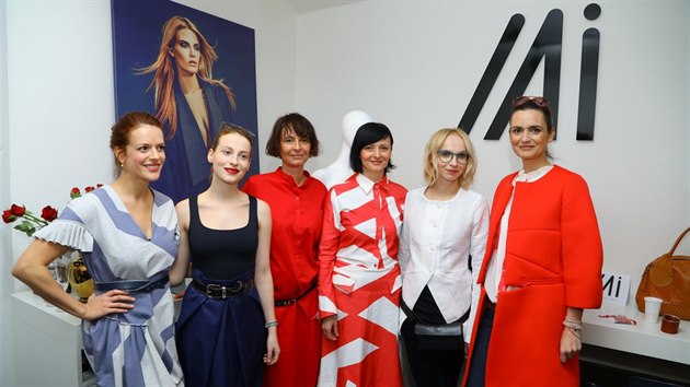 Hereky Andrea Rikov, Anna Fialov, Lenka Vlaskov, designerka Lenka Mulabegovi, hereka Jana Plodkov a modertorka Daniela Psaicov