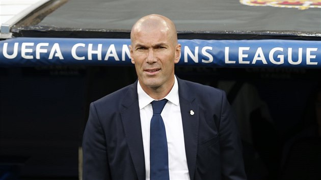 Kou Realu Madrid Zinedine Zidane ped odvetnm tvrtfinle Ligy mistr proti Bayernu Mnichov.