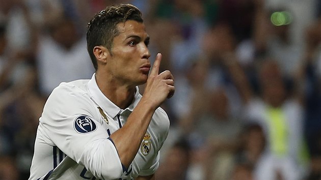 Cristiano Ronaldo se raduje ze vstelenho glu v domcm utkn tvrtfinle Ligy mistr proti Bayernu Mnichov.