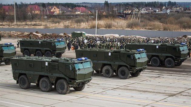 Obrnn automobily KAMAZ Tajfun-K z vzbroje vojensk policie