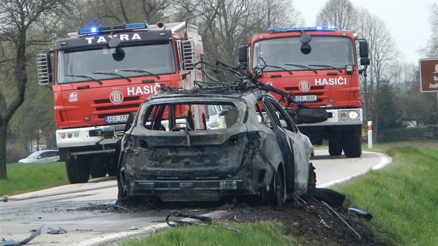 U Nov Bystice se eln srazil motork s osobnm autem. S tkm zrannm ho vrtulnk transportoval do budjovick nemocnice.