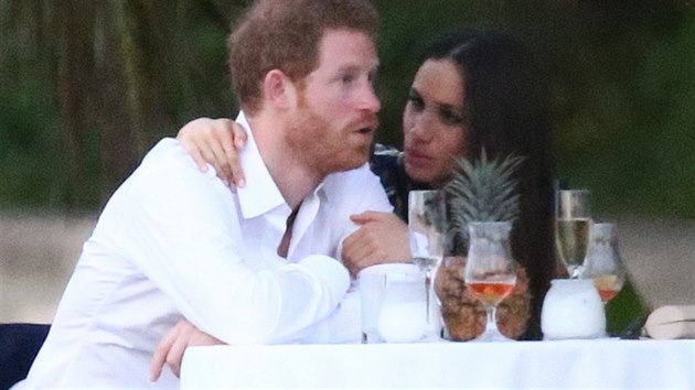 Princ Harry s Meghan Markle na svatb znmch na Jamajce (3. bezna 2017)