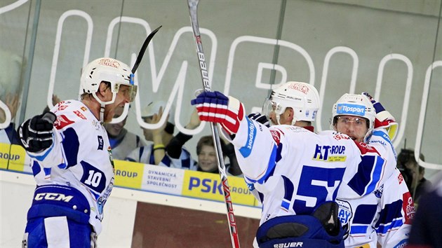 Martin Erat, Jan Hruka a Marek Kvapil se raduj z glu Komety Brno.