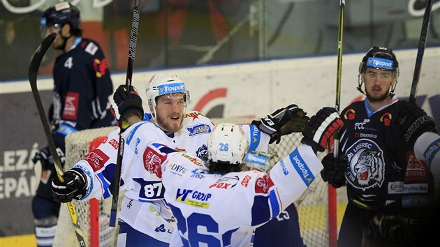 Marcel Hak a Martin Zaovi z Komety slav gl proti Liberci.