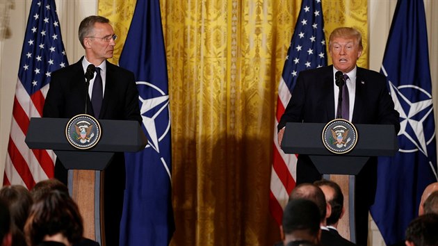 Americk prezident Donald Trump a generln tajemnk NATO Jens Stoltenberg na...