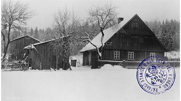 Z archivu chebskch etnk. Dm rolnka Franze Stelznera u Svat Kateiny u Rozvadova, kde byl v roce 1935 tulkem Karlem Schiebelem sm rolnk zavradn, jeho ena tce ranna a sluka nkolikrt znsilnna.