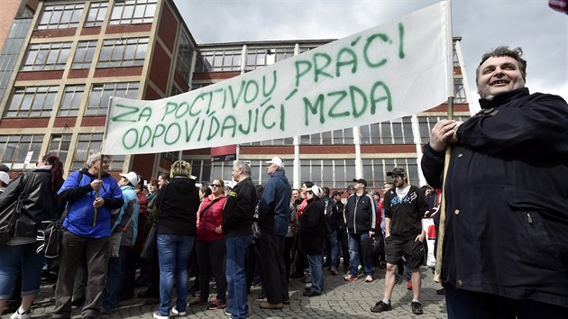 Vstran stvka ve zlnskm podniku spolenosti Mitas, kter se zastnilo nkolik stovek zamstnanc.