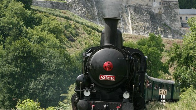 Velmi vyuvanou parn lokomotivou je stroj 434.2186, kter jezd napklad historick jzdy na Poszavskm Pacifiku, zahrl si v mnoha filmech. Letos ale jezdit nebude, ek ho oprava.